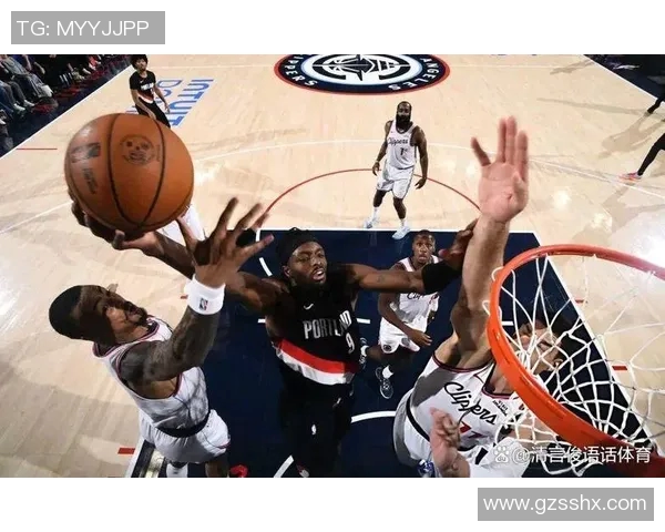 开拓者鹈鹕对决：安芬尼·西蒙斯38分关键三分锁定胜局，真实命中率71.2%，杨翰森未获出场机会